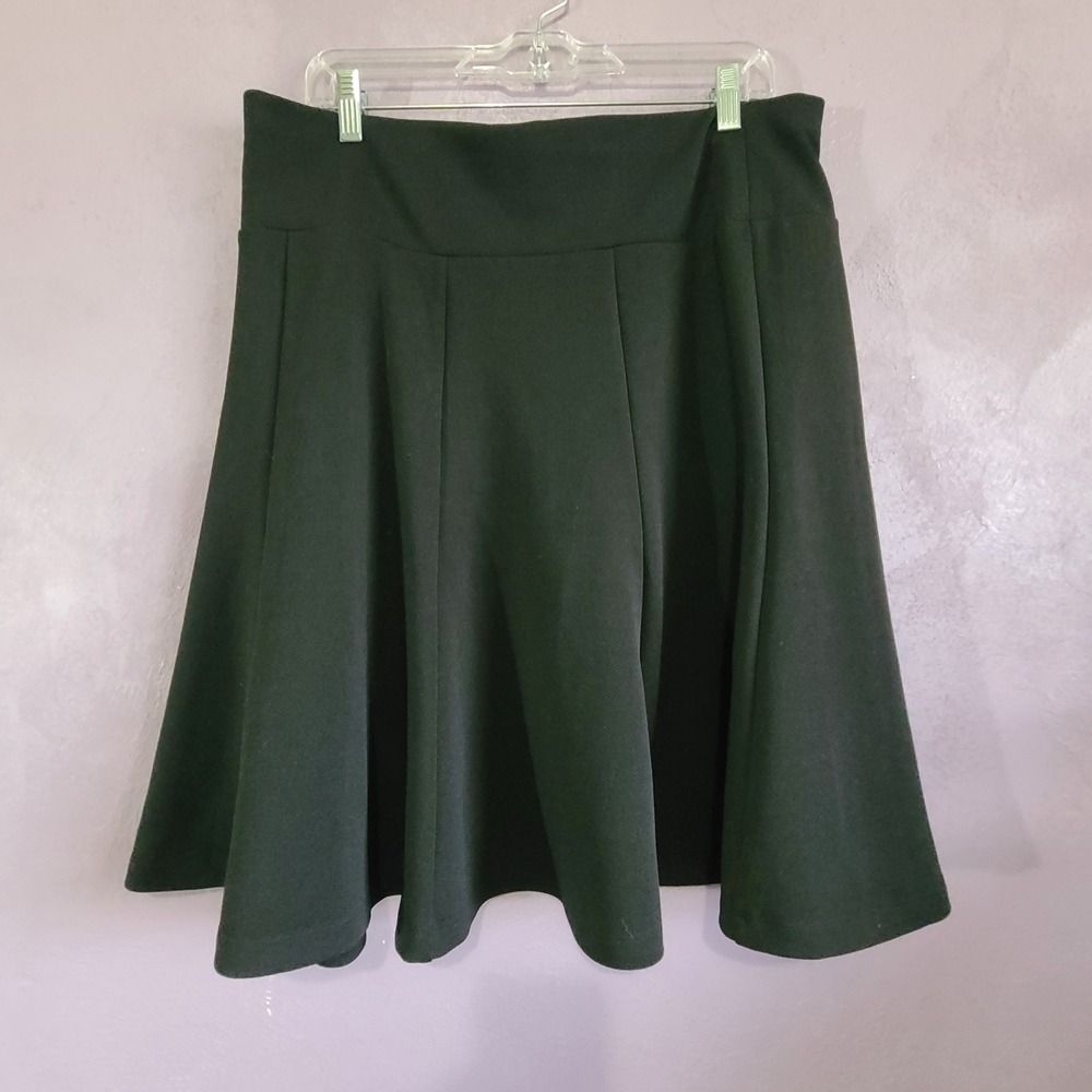 Olivia & Martin Skirt Women L Black Pleated A-Line Flare Stretch Knee Length